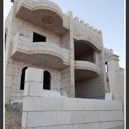 عظم مبنى سكني بعد صب الأسقف وبناء الجدران