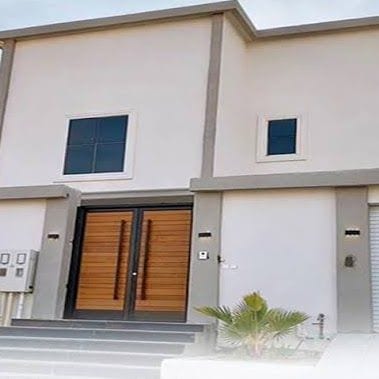 مدخل فيلا بتصميم معاصر وأعمال تشطيب خارجية