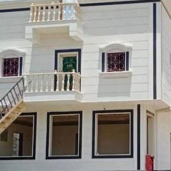فيلا مكتملة التشطيب الخارجي بألوان هادئة