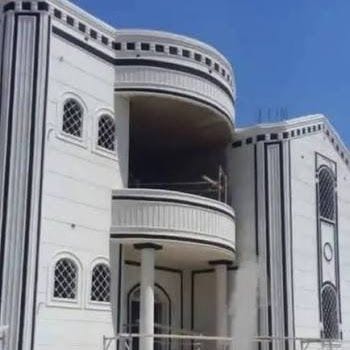 واجهة فيلا فاخرة بتشطيب خارجي دقيق التفاصيل